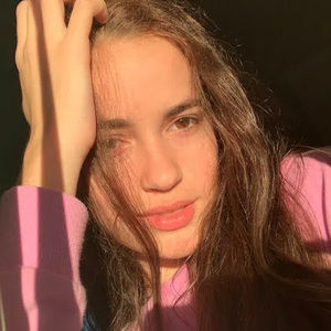 Meet your Posher, Rebeca